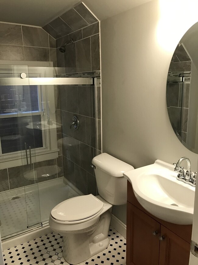 Building Photo - Stunning Large Home near Tower Grove Park