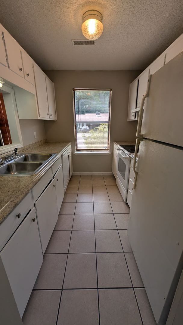 Building Photo - Spacious 2BD/2BA Duplex