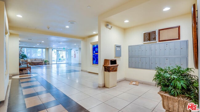 Building Photo - 4100 Wilshire Blvd