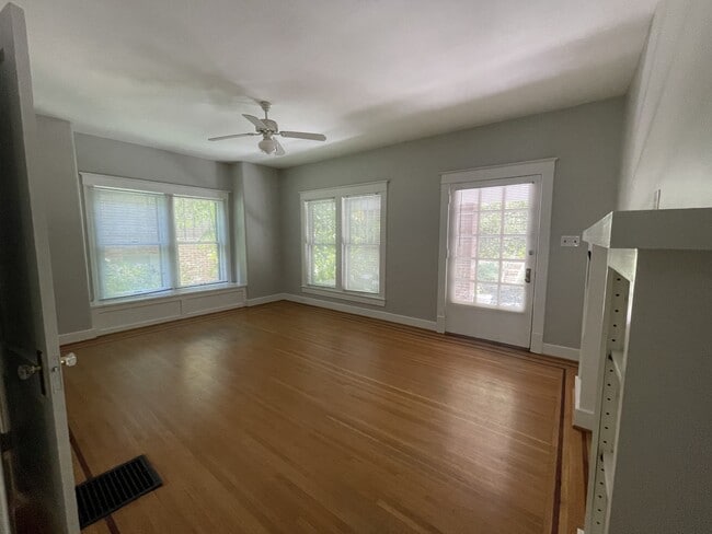 Building Photo - 2177 Baringer Ave