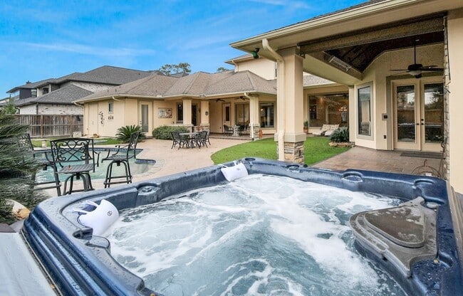 Building Photo - 1611 Lynnview Dr