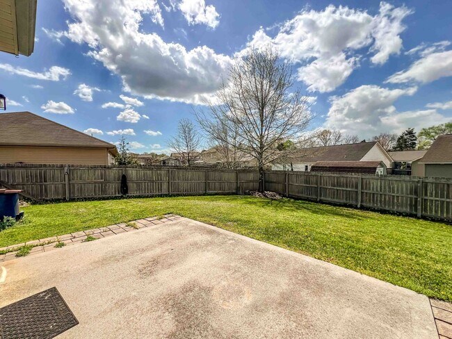 Building Photo - 3 Bed / 2.5 Bath Home with Fenced Backyard, Garage & Extra Storage