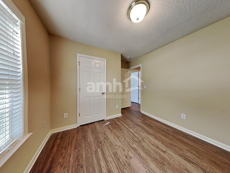 Building Photo - 5160 Windsbury Ridge Rd