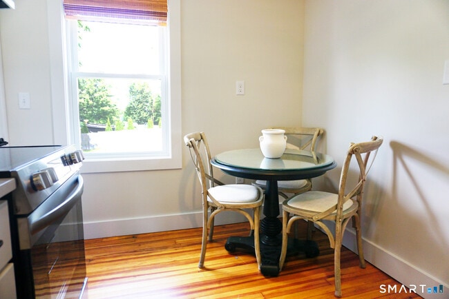 Building Photo - 188 E Lake St