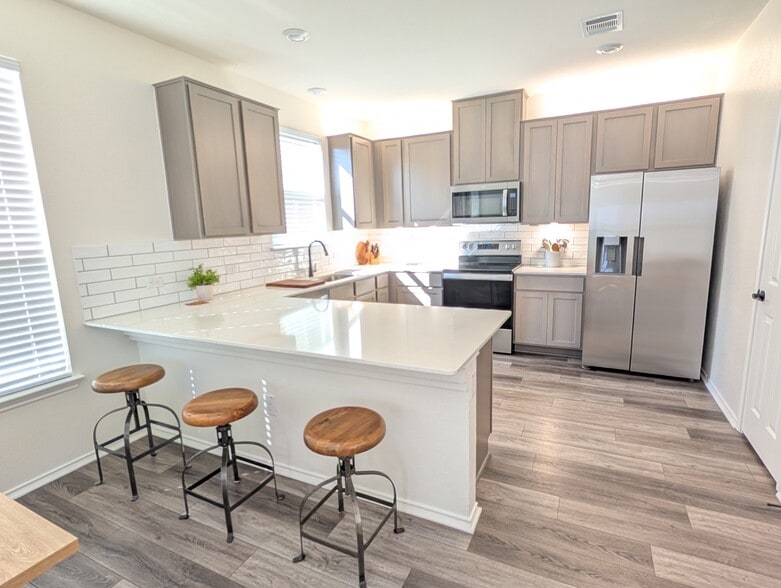 Building Photo - 6213 Albany Sleigh Dr