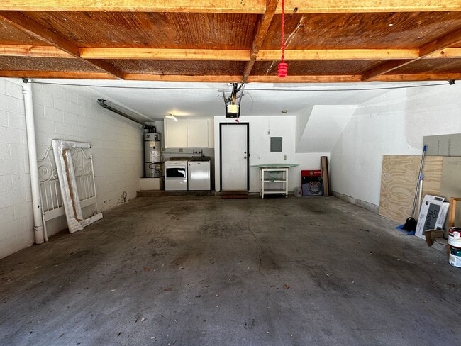 Building Photo - Townhouse in the heart of Pasadena