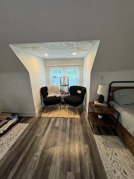 Apt 3 Studio - 664 New Castle Road