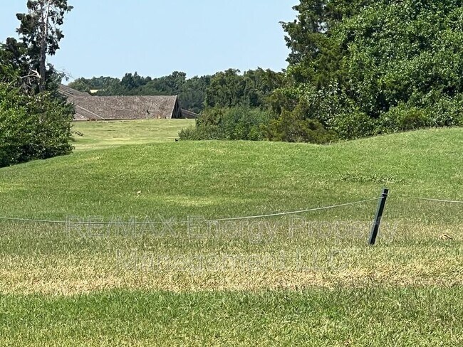 Building Photo - 440 St Claire Dr