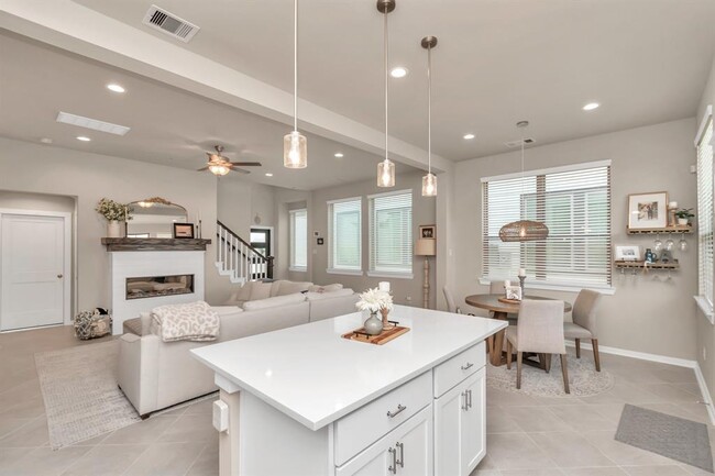 Building Photo - 9423 Starlight Oak Dr