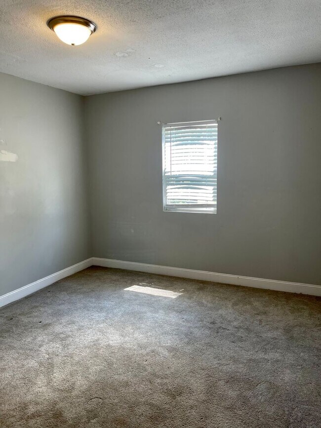 Building Photo - 117-119 Innis