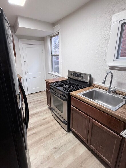 Building Photo - 2233 Brownsville Rd