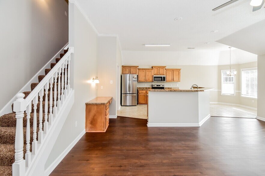 Building Photo - 145 Cameron Dr