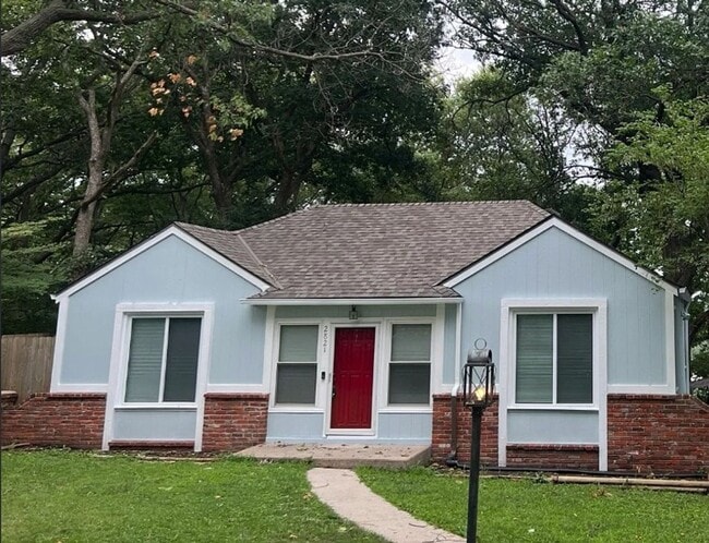 Primary Photo - Coming Soon! Spacious 3-Bed, 2-Bath Home i...