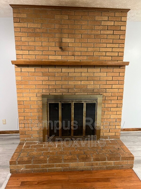 Building Photo - 5801 Ridgewood Rd