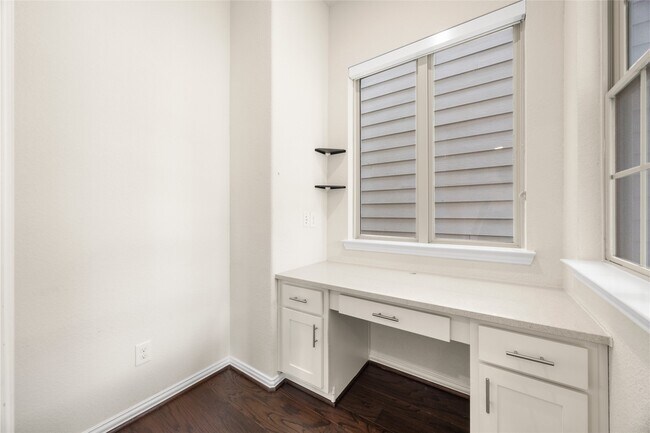 Building Photo - 8911 Wind Springs Dr