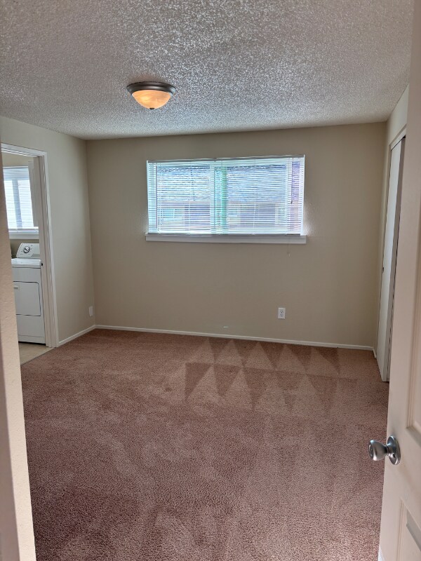 Building Photo - 1626 Kent Des Moines Rd