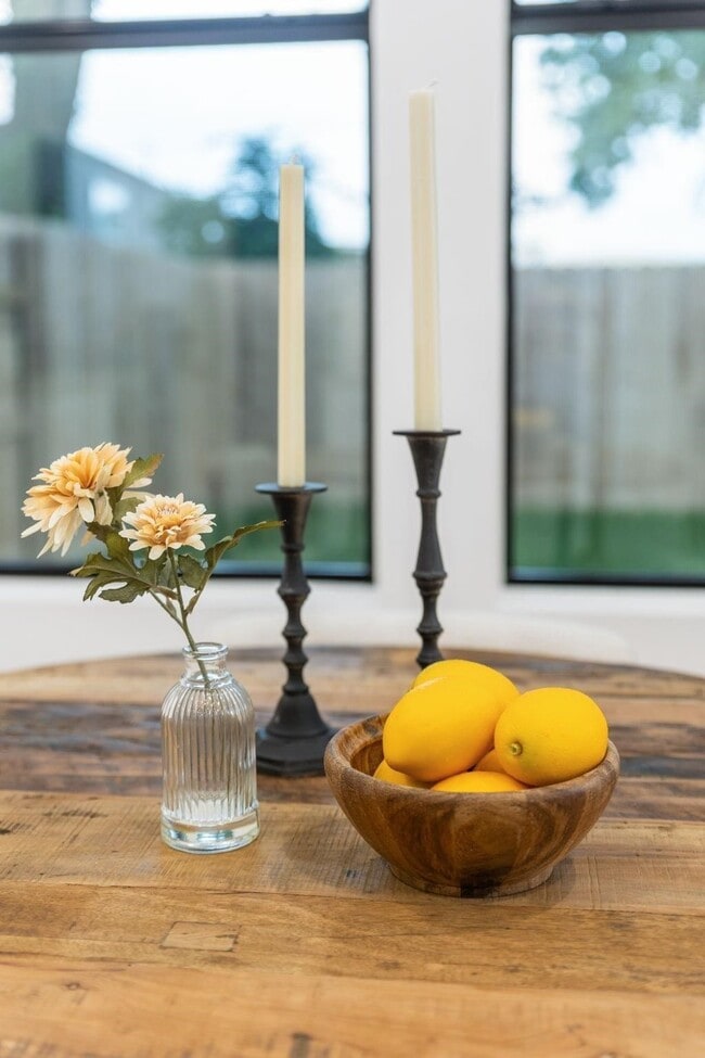 Building Photo - 518 Clinton St