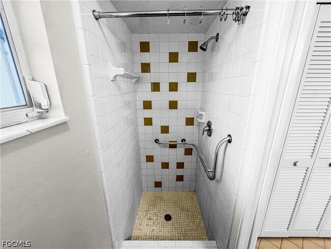 Building Photo - 206 SE 46th Ter