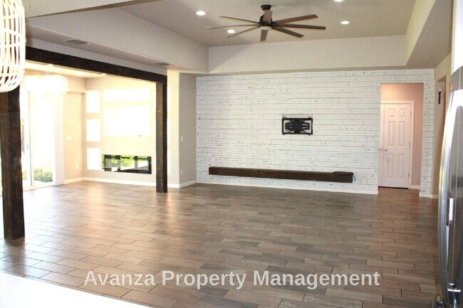 Building Photo - Home for Rent 4 Bed/2.5 Bath - 2,400 Sq Ft. Rent: $3,395/month Security Deposit: $3,495 Clovis Ea...