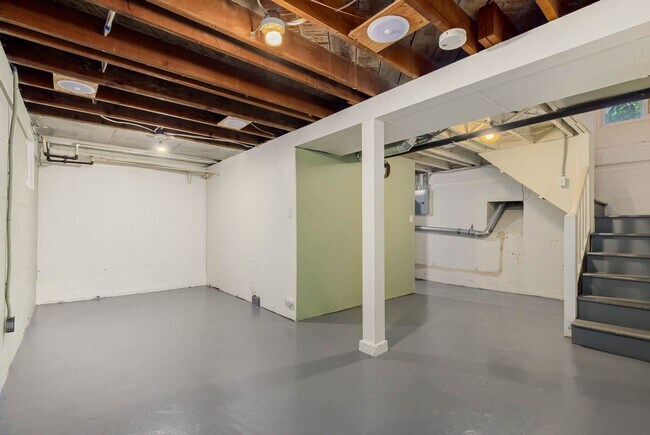 Building Photo - 1602 1/2 15th Ave
