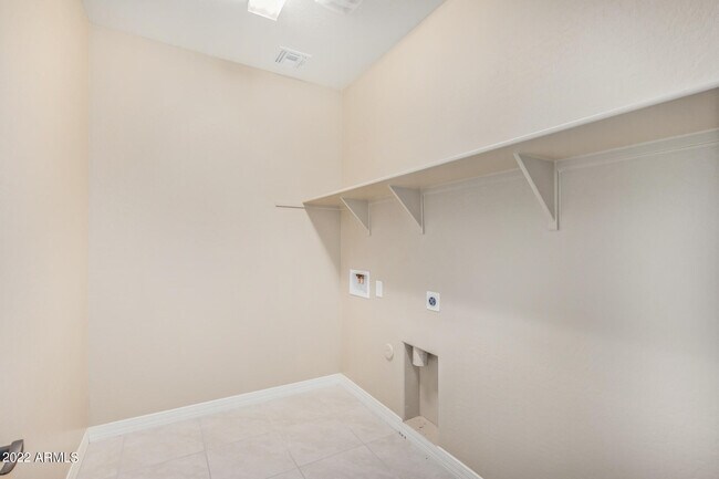Building Photo - 8451 S 164th Dr