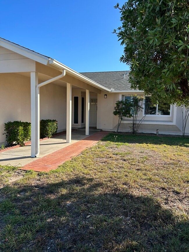Building Photo - Beautiful Remodeled 3 bedroom 2 bath single family home Chula Vista! Ready for move in 1/17/2026!