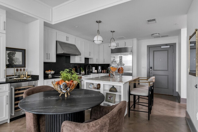 Building Photo - 1616 West End Ave