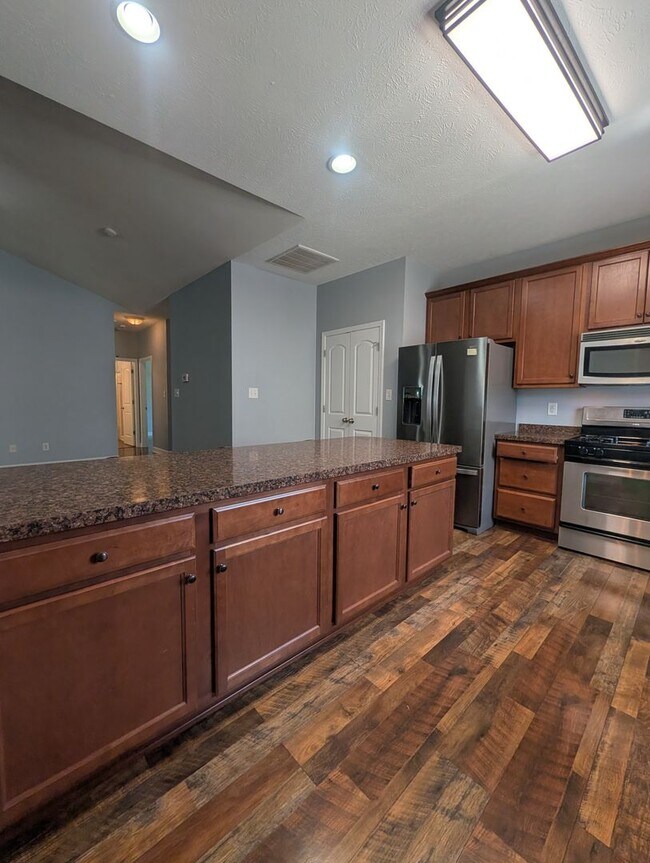 Building Photo - 305 Weatherford Dr
