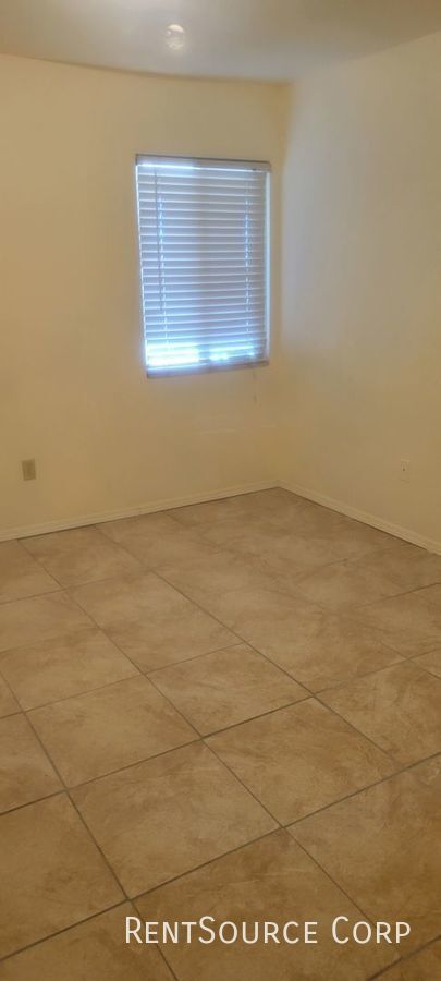 Building Photo - 3 Bedroom 2 Bath Single Family Home in Bar...