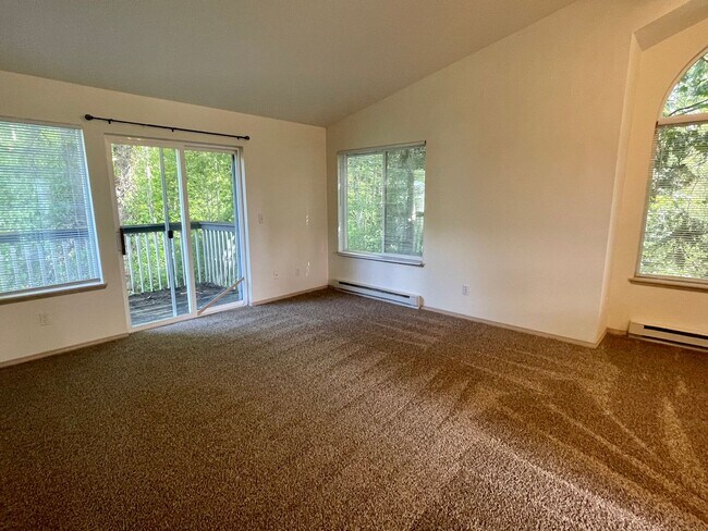 Building Photo - 2-Bedroom 1 Bathroom Apartment near Walking Trails and Whatcom Falls Park