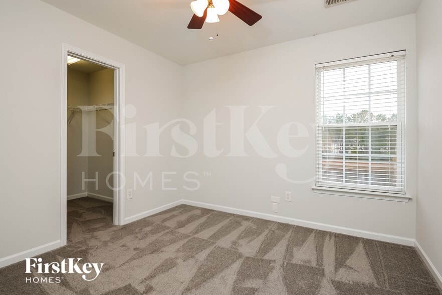 Building Photo - 3357 Middlesboro Ave