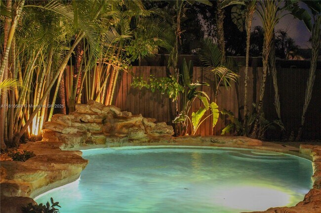 Building Photo - 2527 Inagua Ave
