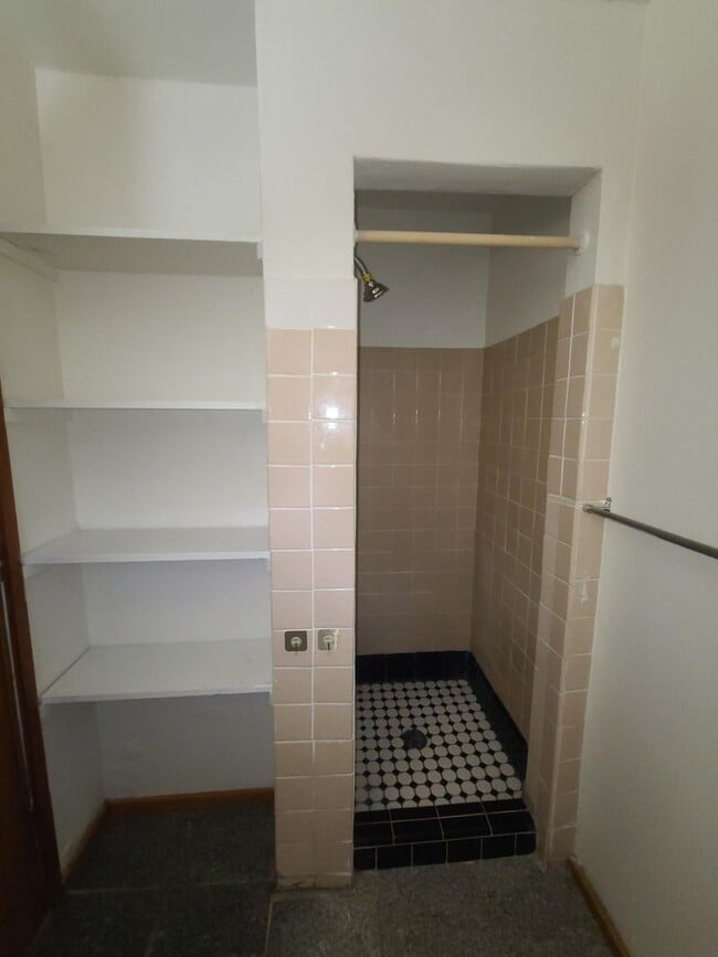 Interior Photo - 913 W Church St