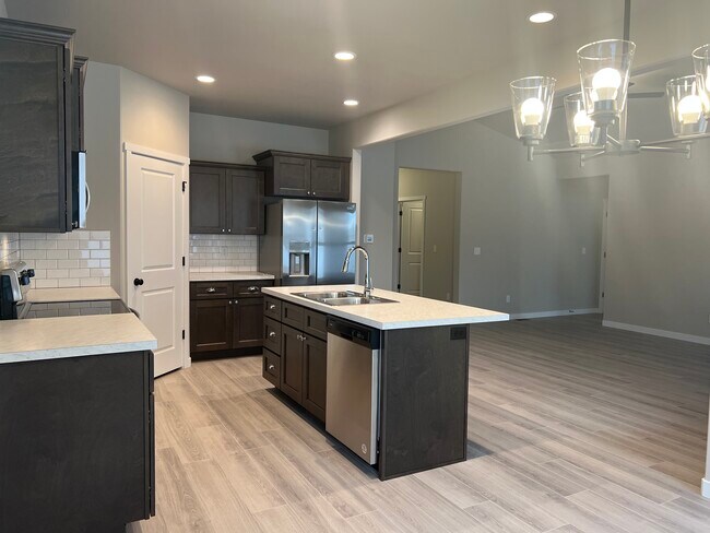 Building Photo - 1214 Starlight Loop