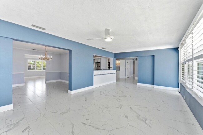 Building Photo - 1245 79th St S