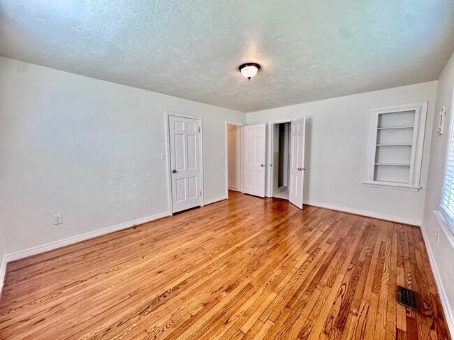 Building Photo - 2724 NW 33rd St