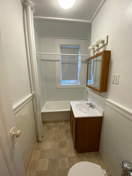 Building Photo - 1185 Boylston St