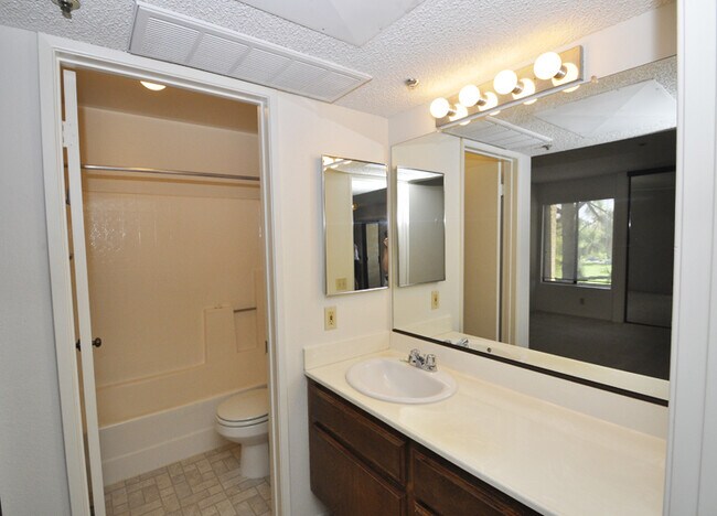 Building Photo - 301 N Ford Ave