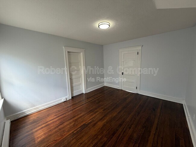 Building Photo - 28 Hull St