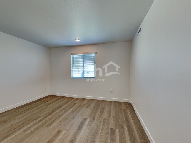 Building Photo - 12523 W Flynn Ln