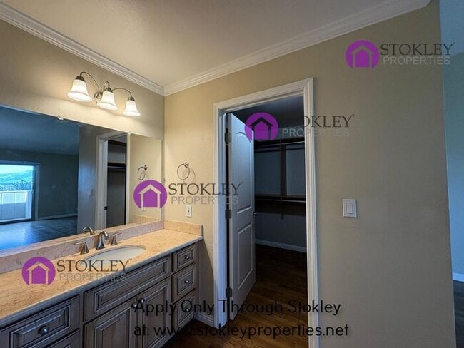 Building Photo - 323 Thistle Cir