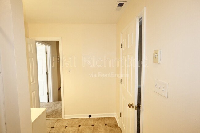 Building Photo - 2716 Goyne Loop