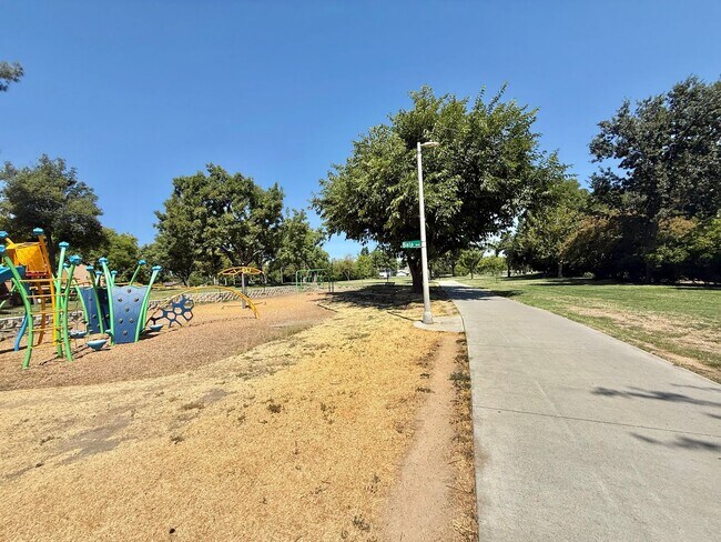 Building Photo - Furnished!! - One story gem in North Davis