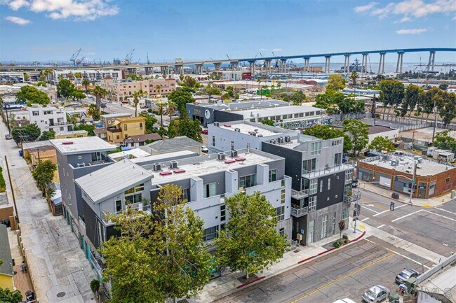 Building Photo - 969 Sigsbee St