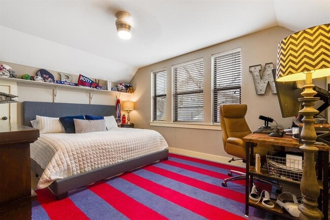 Building Photo - 1400 Cuernavaca Dr N