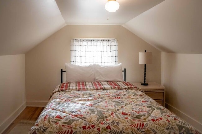 Building Photo - 1806 W Main St