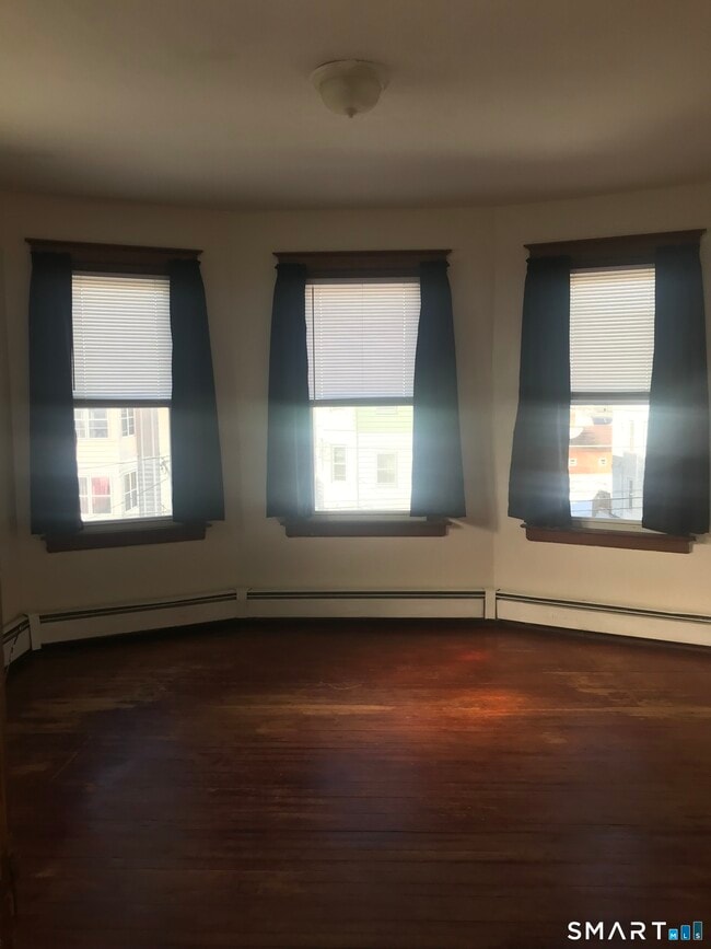 Building Photo - 155 Smith St