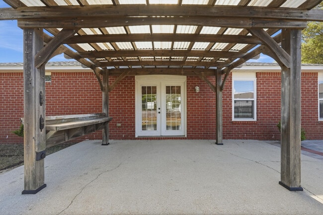 Building Photo - 210 Limestone Cir