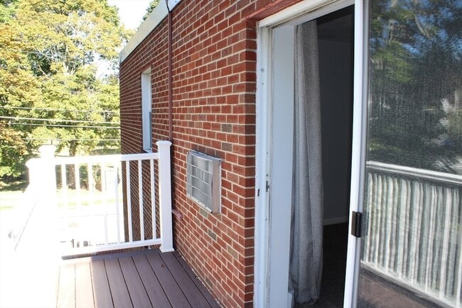 Building Photo - 276 Albion St