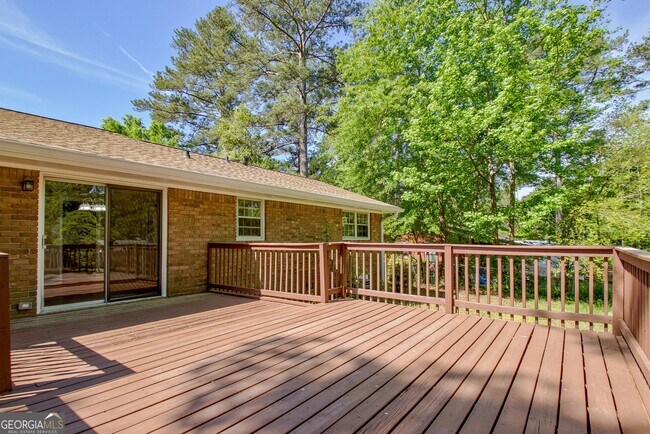 Building Photo - 335 Kelly Dr
